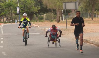Atlete omhels liefdadigheid in virtuele maraton