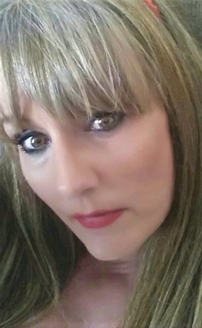 Woman (47) lives with constant pain