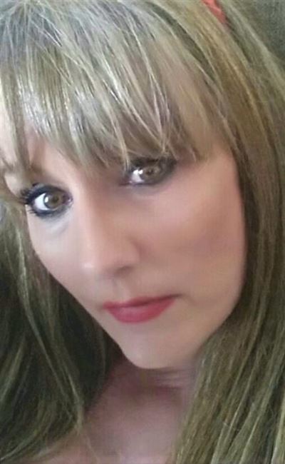 Woman (47) lives with constant pain