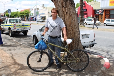 Man deurkruis Suid Afrika met fiets