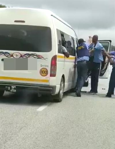 Wilderness: Taxibestuurder loop sy rieme styf