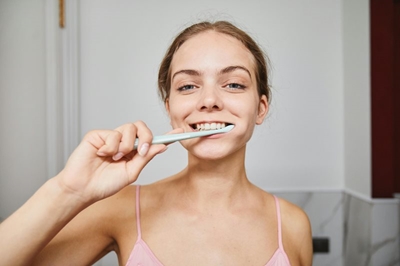 Small habits, big impact – why cleaning between your teeth matters