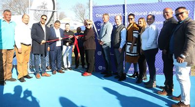 Minister Marais open nuwe netbal- en tennisbane by Riverville