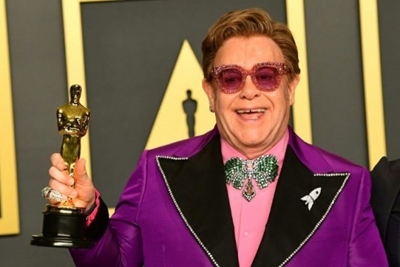 Pneumonia forces Elton John to cut short Auckland gig