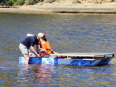 Students build solar boat 