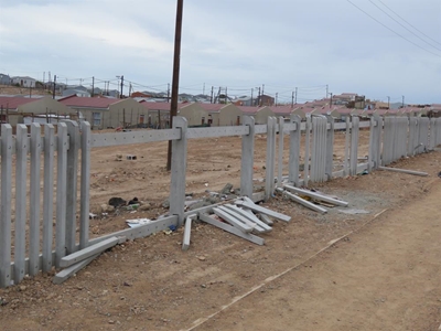 Vandale verwoes nuwe heining