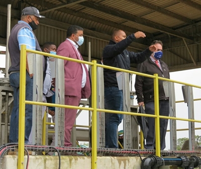 Minister Bredell open rioolwerke