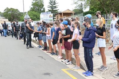 Skooltassie-projek ‘n helpende hand
