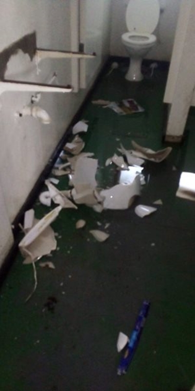 Rosemoor-stadion verwoes deur vandale