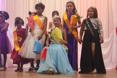 Miss Glamour meer as mooilik