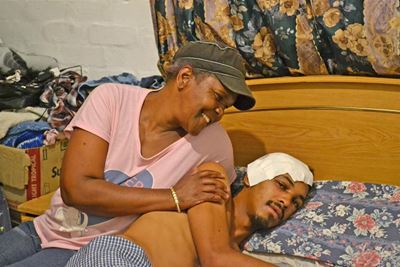 Sy ouma se gebede het hom deurgedra