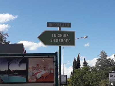 Bejaardes vra dat straat herstel word