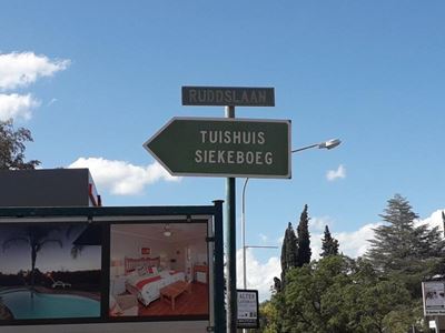 Bejaardes vra dat straat herstel word