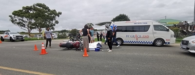 Man beseer in motorfietsongeluk