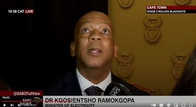‘Ceiling has answers’: Twitter users poke fun at Ramokgopa’s quirky habit