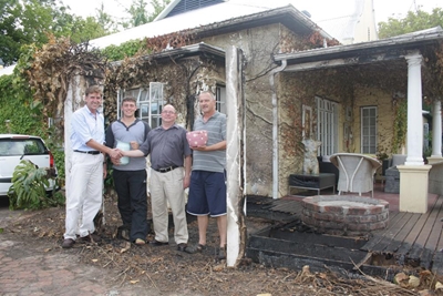Opvolg: Flink bure keer dat huis afbrand