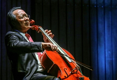Yo-Yo Ma marks second jab with surprise concert in clinic