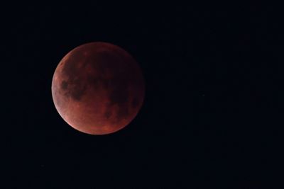 Red planet and 'blood moon' pair 