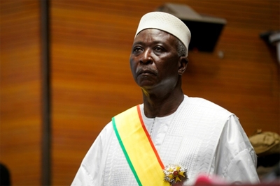 Mali in turmoil after army detains leaders