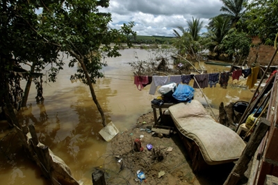 Brazil flooding death toll mounts, thousands more displaced