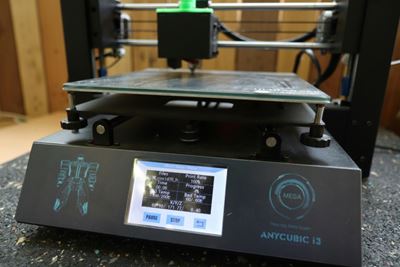 German 3D printing buffs pitch in with virus-fighting network