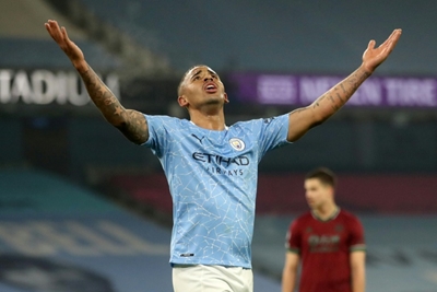Man City equal unbeaten record in 4-1 Wolves demolition