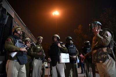 Sporadic violence in Delhi as death toll hits 32