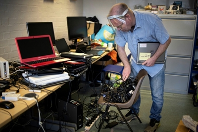 Learning lifeline for London kids struggling to do online lessons