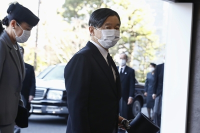 Japan PM insists emperor not 'worried' about Olympics
