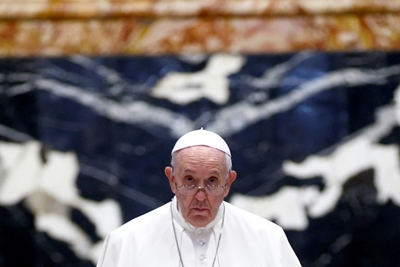 Senior cardinal, 9 others, face Vatican fraud trial 
