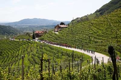 Cycling's Giro 'a message of hope' in strange times for Italy