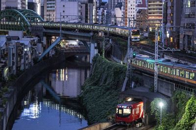 Japan train driver sues after wages docked for minute delay