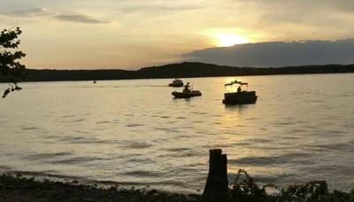 11 dead as boat capsizes and sinks in Missouri lake