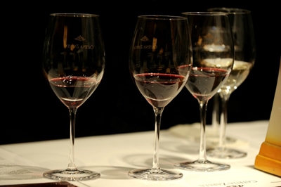 Teetotallers, like big drinkers, more prone to dementia: study