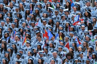 American students pledge future salary to avoid debt