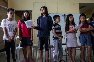 Grieving children's choir breaking Philippine drug war cycle
