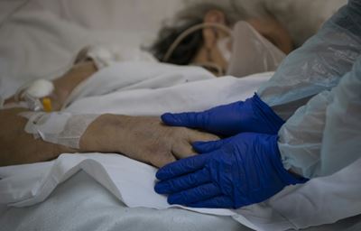 Chile hospitals ensure patients do not die alone despite pandemic