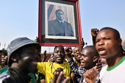 Mugabe's family agree to burial in 'heroes' monument