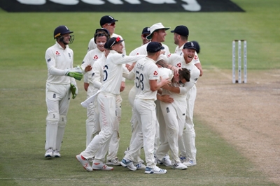 South Africa's Elgar adamant he didn't hit ball after controversial dismissal