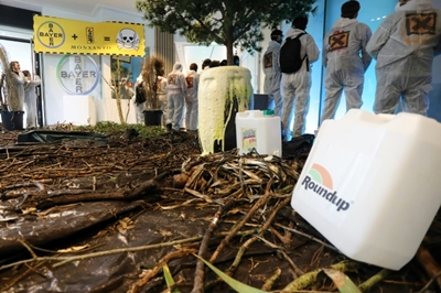 Paris, four other French cities ban use of pesticides