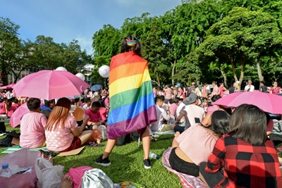 Samsung pulls Singapore drag queen ad after backlash