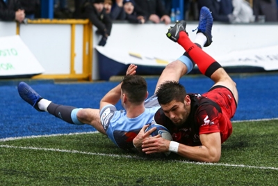 Saracens outlast brave Warriors to seal top seed 
