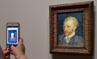 Rare Van Gogh photo is of Vincent's brother, say experts