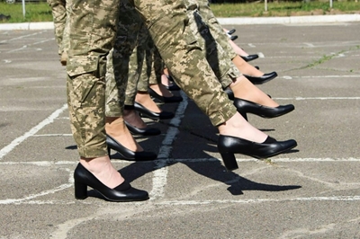 Women troops marching in heels spark Ukraine outrage