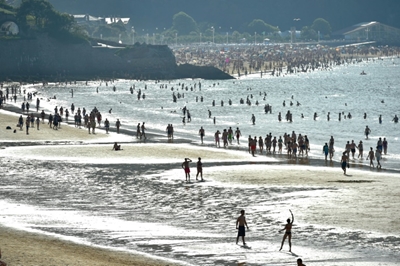 Sweltering Europe braces for peak of record heatwave