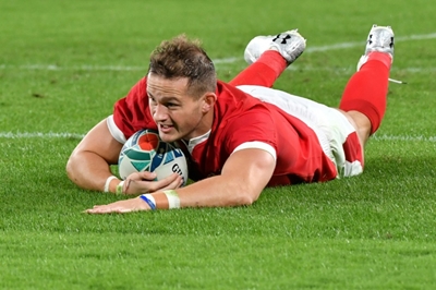 Amos gets call-up to Wales squad for French clash