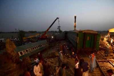 Toll rises from deadly Pakistan train crash as rescuers comb through wreckage