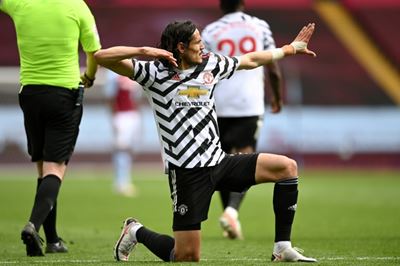 Man Utd keep Man City waiting for title with Villa victory