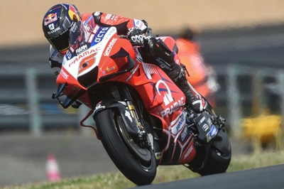 Miller extends MotoGP stay with Ducati through 2022