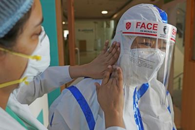Exhausted Indian doctors fear virus crisis has only begun